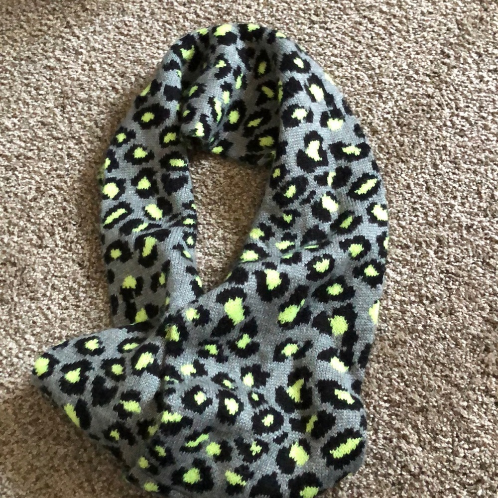 Worn once Infiniti scarf